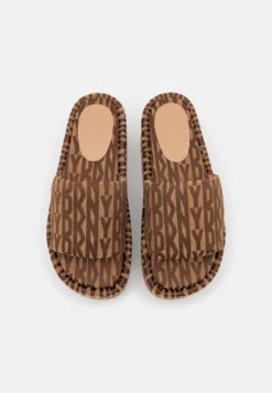 DKNY Vyra Platform Slide - Heeled Mules - Saddle/New Nude 11 DKNY Vyra Platform Slide - Heeled Mules - Saddle/New Nude -JELLYCAT SALES 41327dd49d6441289d1660a17dd0a359 scaled