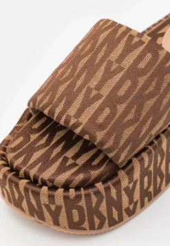 DKNY Vyra Platform Slide - Heeled Mules - Saddle/New Nude 13 DKNY Vyra Platform Slide - Heeled Mules - Saddle/New Nude -JELLYCAT SALES 8f625af3f2444b59ba2f975af8c296bd scaled