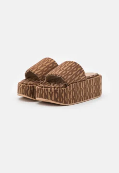 DKNY Vyra Platform Slide - Heeled Mules - Saddle/New Nude 9 DKNY Vyra Platform Slide - Heeled Mules - Saddle/New Nude -JELLYCAT SALES af3c6da73aed4fddb40ccdc0ef9dc1a8 scaled