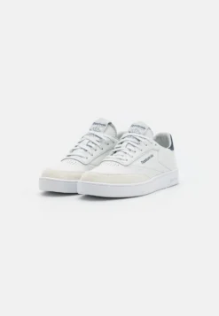 Reebok Classic Club C Clean Unisex - Trainers - Pure Grey/Footwear White/Vector Navy -JELLYCAT SALES b8af67f328564222857b871dc6c6ebe6 scaled