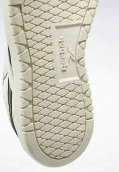 Reebok Classic Club C Double - Trainers - Chalk Core Black Chalk -JELLYCAT SALES d8dfe14584004d46b91e3e5f32392c07 scaled