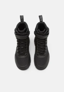 Dr. Martens Combs Tech -8 Eye Boot Unisex - Lace-Up Ankle Boots -JELLYCAT SALES eb51adda559443f780059ca65e97d9a8 scaled