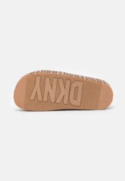 DKNY Vyra Platform Slide - Heeled Mules - Saddle/New Nude 12 DKNY Vyra Platform Slide - Heeled Mules - Saddle/New Nude -JELLYCAT SALES f59d5c1abafb4eb6b17dba2e7952a678 scaled