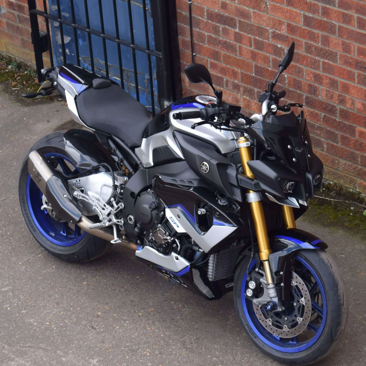 Pyramid Black Blue Metal Belly Pan Fairing - Yamaha MT-10 SP 2017-2020 5 Pyramid Black Blue Metal Belly Pan Fairing - Yamaha MT-10 SP 2017-2020 - Image 5